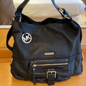 Authentic Michael Kors black Leather shoulder bag
